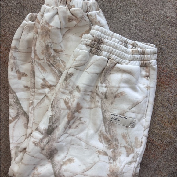 Comfrt Camo Sweatpants
Camo Sweatpants Color
Limited Edition: White Oak - Picture 4 of 7